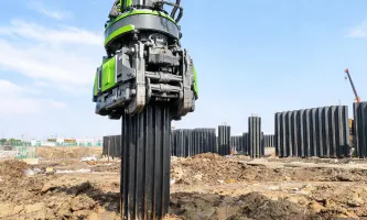 Vibratory hammer on sheet pile
