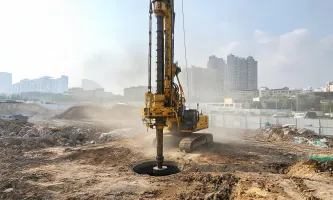Rotary drill rig mast vertical